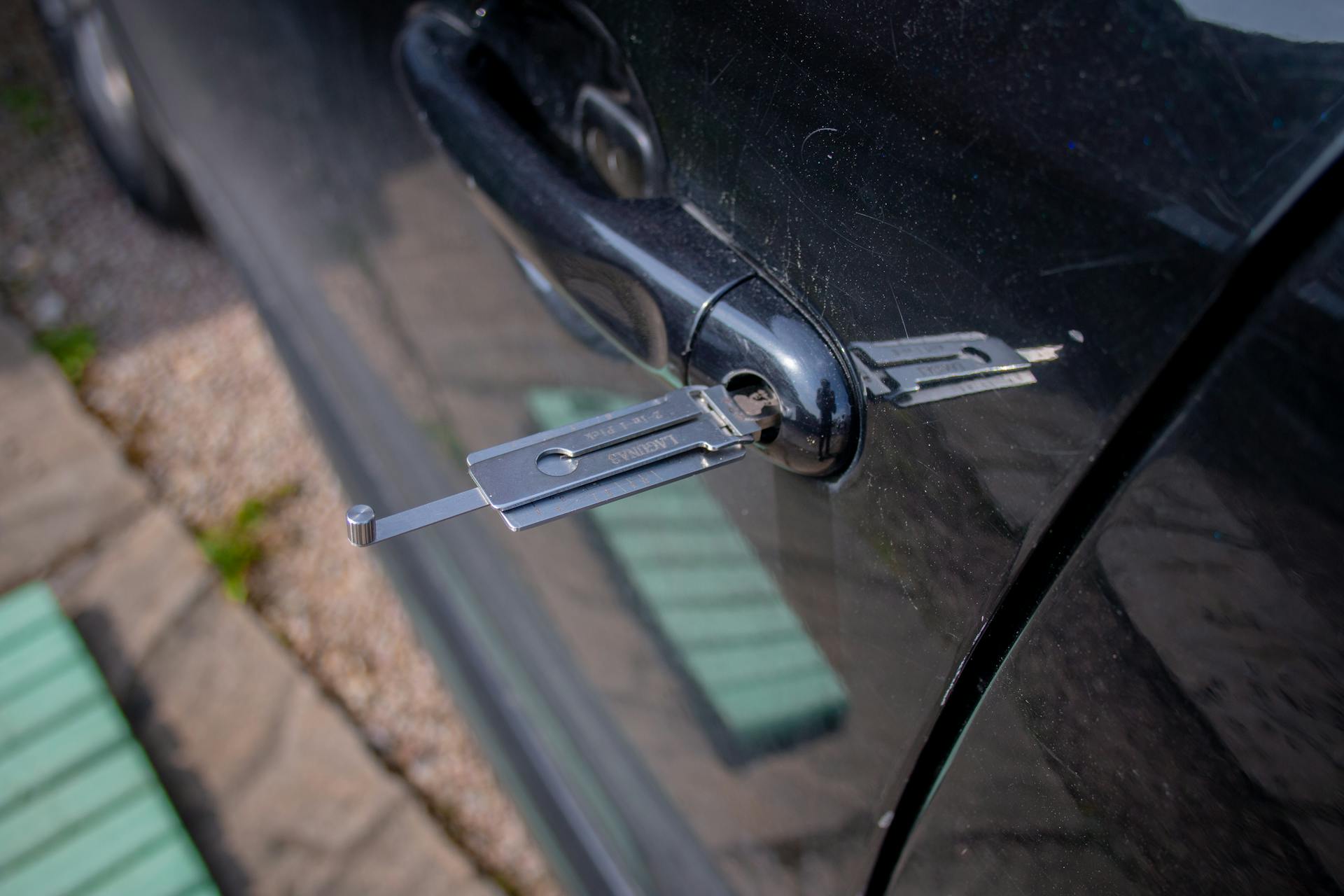 How Does a Locksmith Open a Car Door