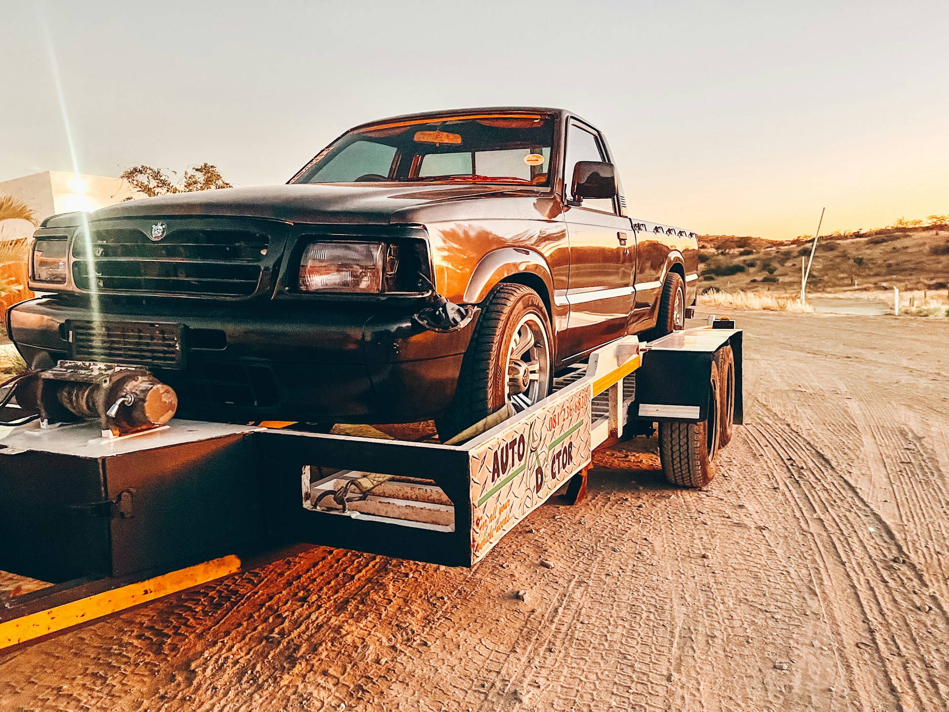 how does a towing hitch work