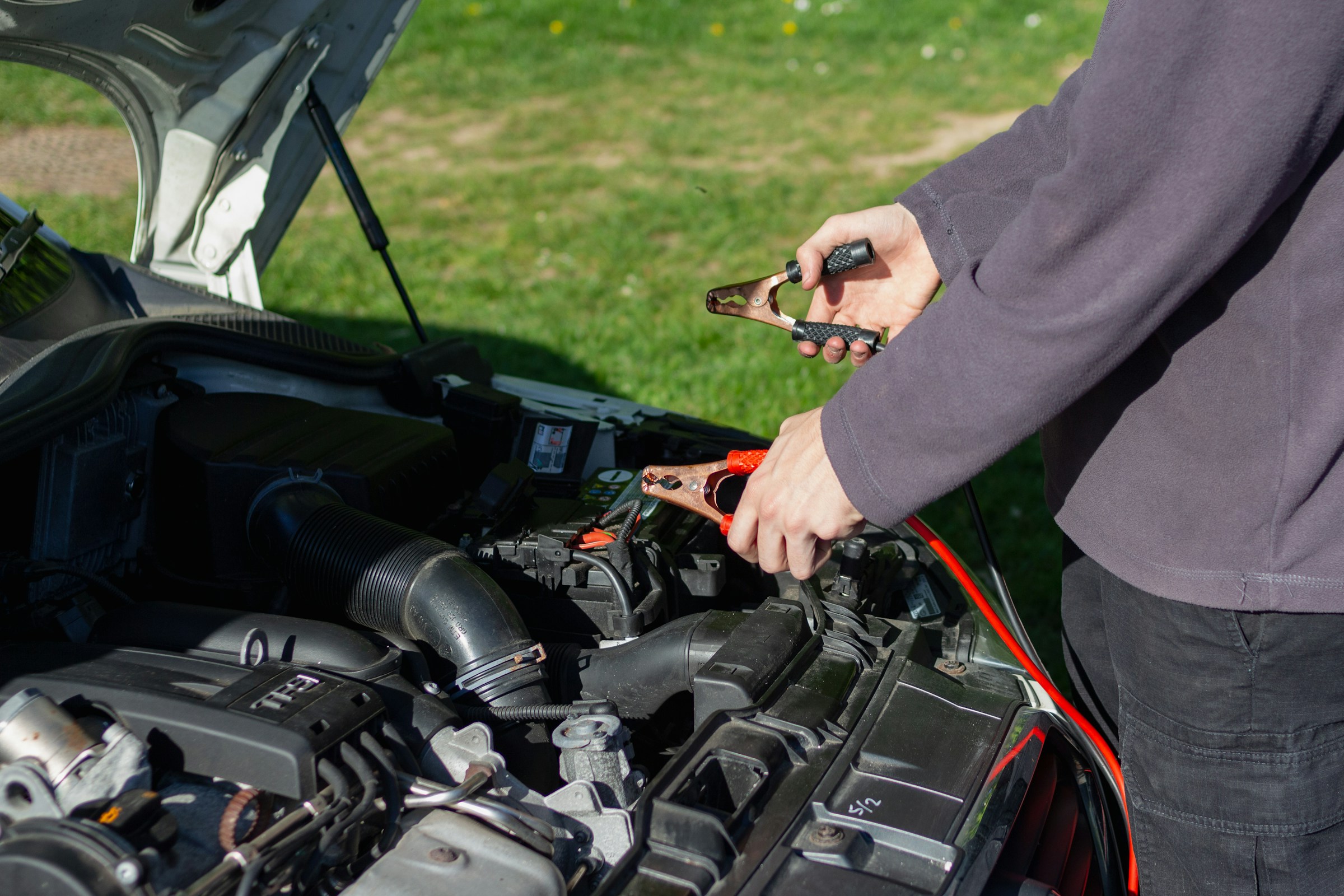 how long to jump start a car