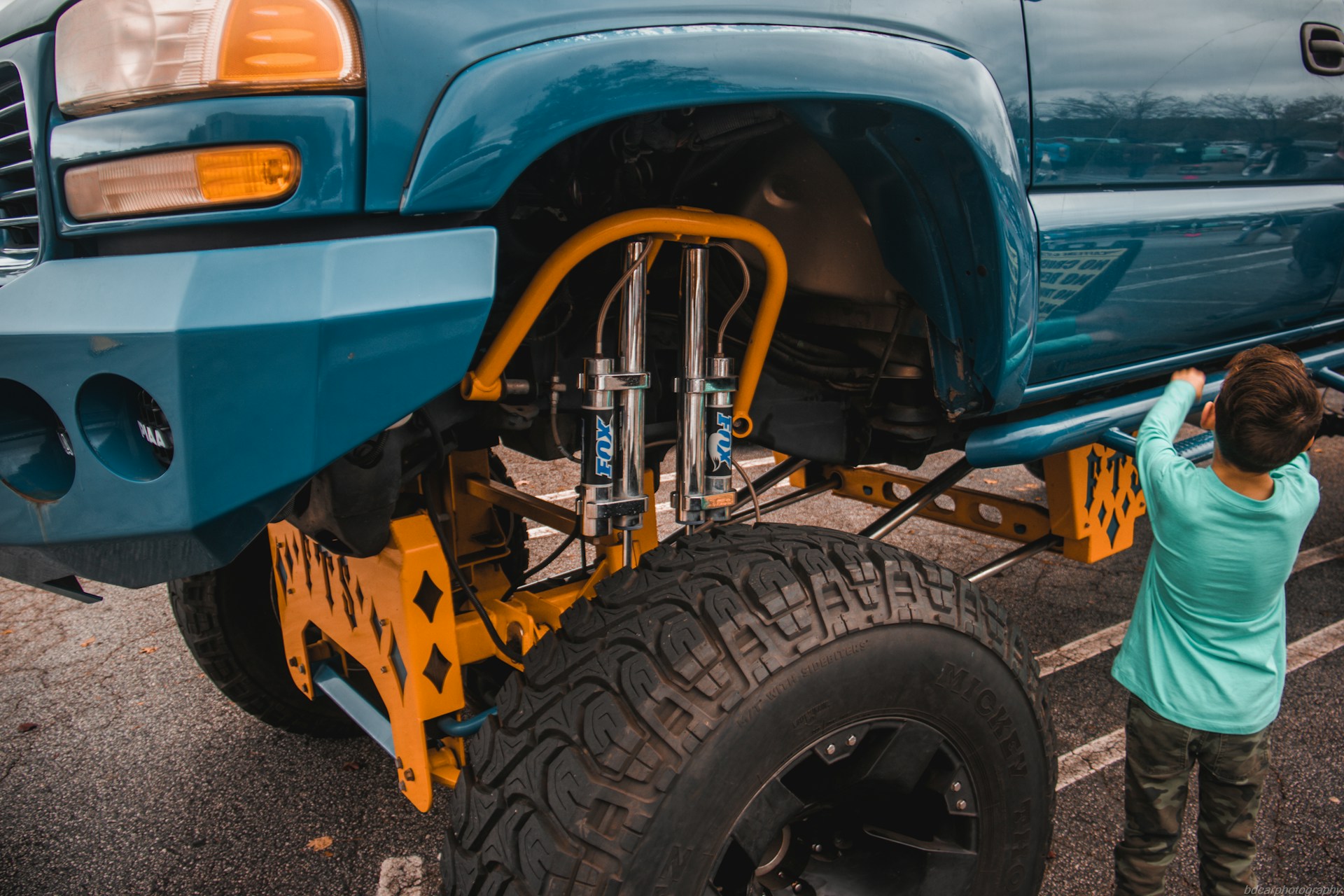 how to change a tire on a truck